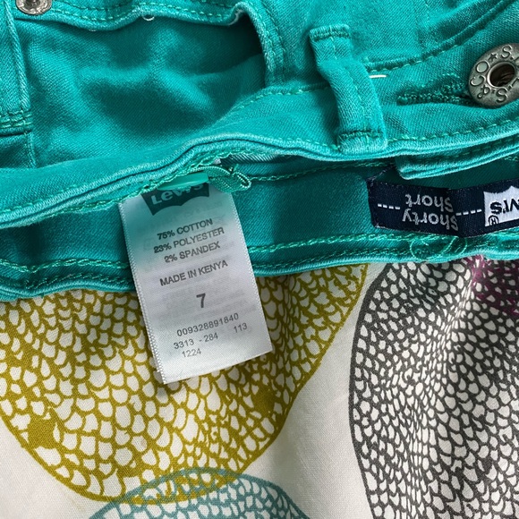 Levi’s Jean Shorts - Picture 4 of 4